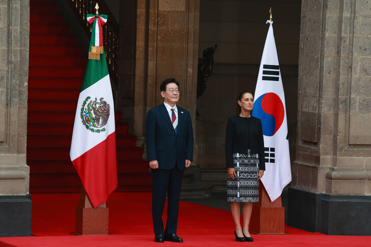 Mexican President Hosts South Korean Counterpart for Investment Talks