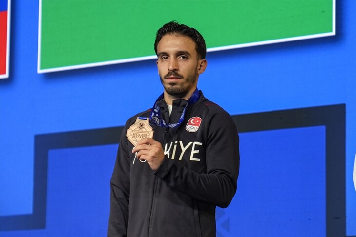 Milli boksör Semih Gümüş, Avrupa Şampiyonası'nda bronz madalya aldı