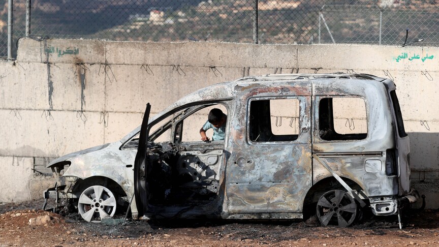 Report: Israeli occupiers set fire to 3 Palestinian vehicles in occupied West Bank