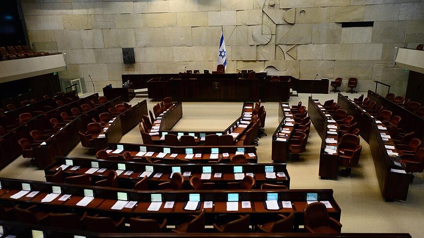 İsrail'deki ankete göre Netanyahu bloğu mecliste 49 sandalyeye gerilerken muhalefet yükselişte