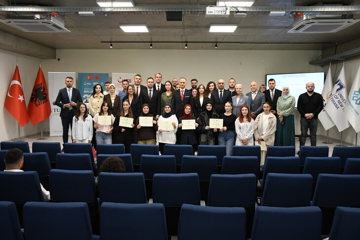 Shqipëri  ndahen certifikatat për pjesëmarrësit e Shkollës Rinore Ballkanike