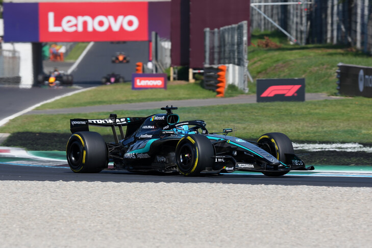 Report: Russell takes Azerbaijan GP pole as championship leader Antonelli crashes