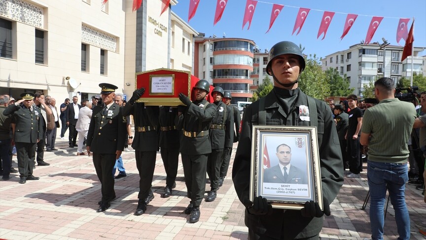 Şehit Uzman Çavuş Coşkun Sevim son yolculuğuna uğurlandı