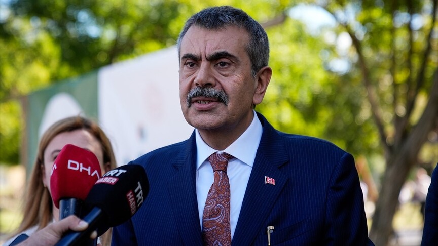 Milli Eğitim Bakanı Tekin: Sizi yurt dışına aynı zamanda Türkiye Cumhuriyeti elçisi olarak gönderiyoruz haber görseli