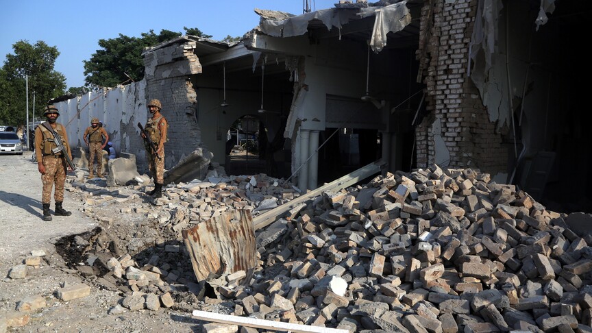 11 killed, 20 injured in explosion at police checkpoint in northwestern Pakistan