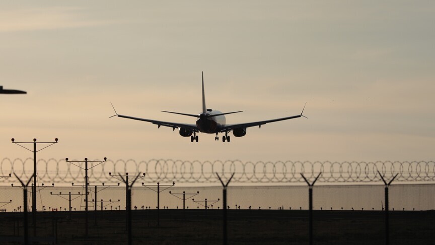 Dutch Authorities Search Passengers on Israeli Flight for West Bank Settlement Goods: Report