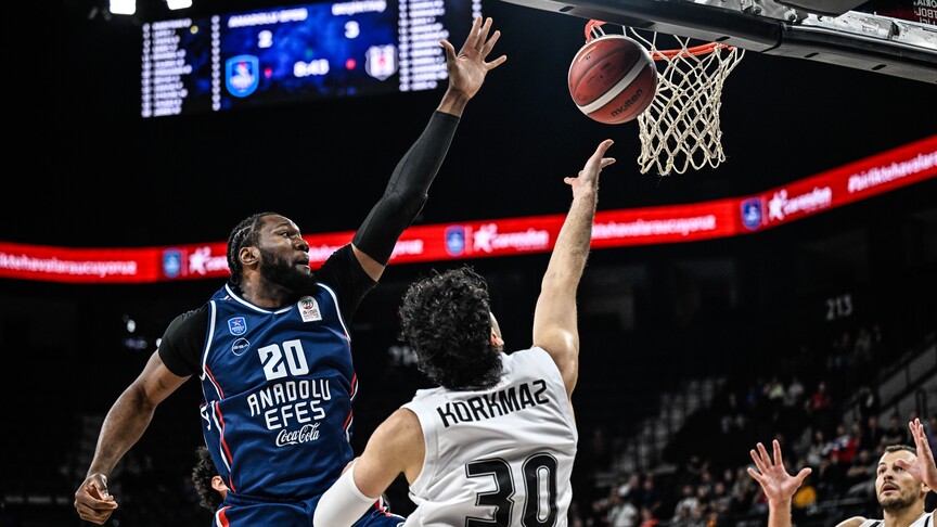 Anadolu Efes, konuk ettiği Beşiktaş'ı 95-81 yendi haber görseli