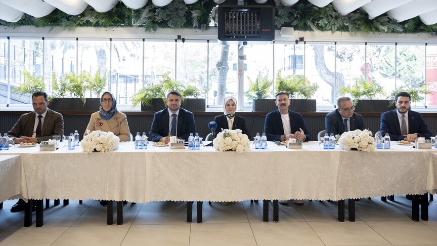 Bakan Göktaş, "Türkiye Yüzyılı Buluşmaları" kapsamında Bahçelievler'de muhtarlarla buluştu