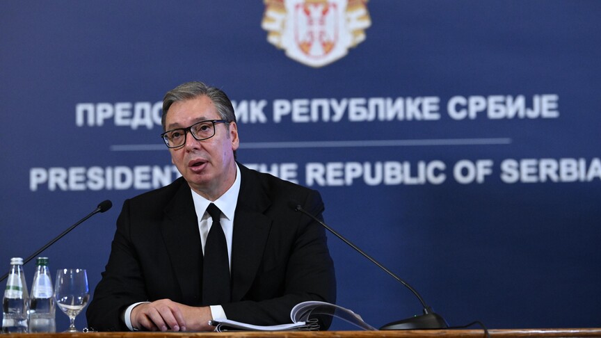 Aleksandar Vuçiq jep dorëheqjen nga posti i presidentit të Serbisë