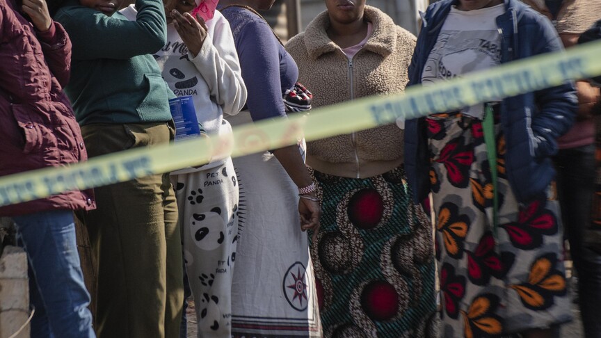 Güney Afrika Cumhuriyeti'nde düzenlenen üç silahlı saldırıda 31 kişi hayatını kaybetti, 26 kişi yaralandı haber görseli