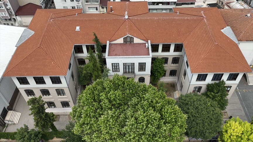 115 yıllık Fatih Gelenbevi Anadolu Lisesi geçmişin izlerini geleceğe taşıyor haber görseli