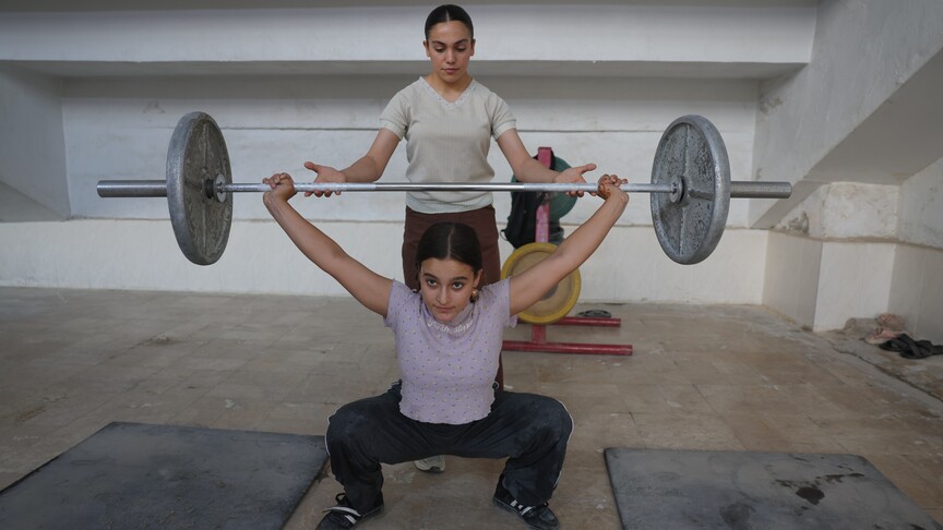 Syrian teenage weightlifting champion trains girls to pursue Olympic dreams