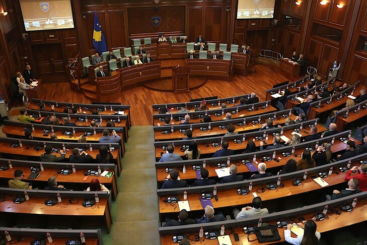 Kuvendi i Kosovës miraton deklaratë për mbrojtjen e UÇK së