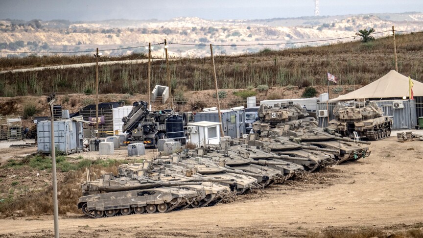 İsrail tanklarının ilerlemesinin ardından Gazze'deki Kemal Advan Hastanesi personeli hastaneden ayrıldı haber görseli