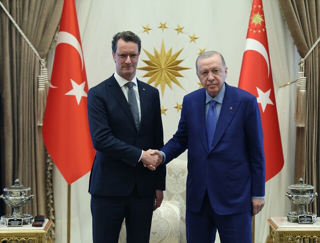 Presidenti Erdogan pret kryeministrin e landit gjerman Nordrhein Westfalen