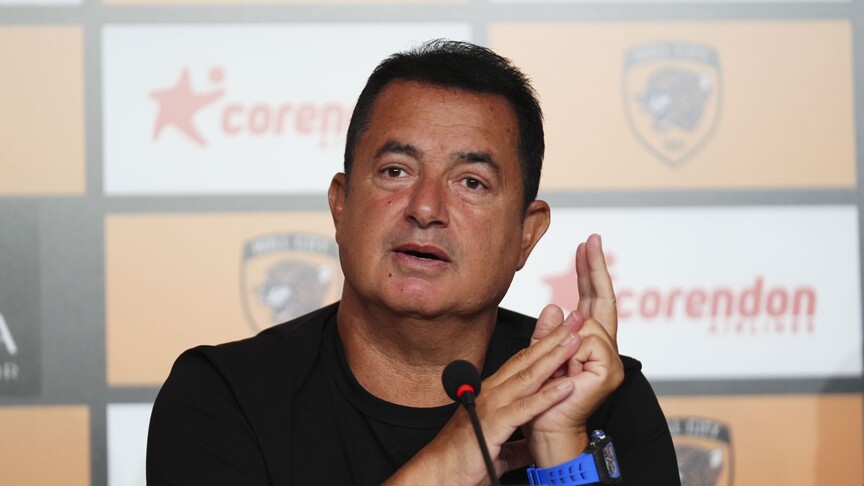 Hull City'nin sahibi Ilıcalı'dan Manchester City'le ilgili iddialara "finansal doping" benzetmesi haber görseli