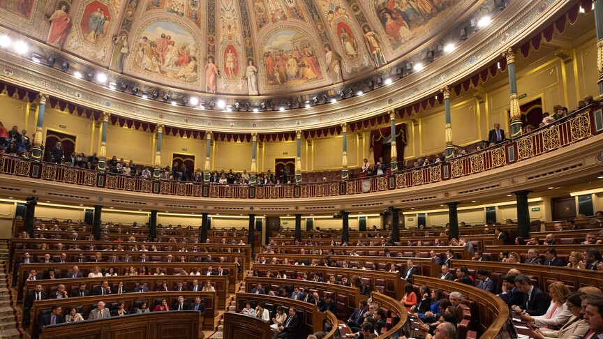 Spanish Senate Rejects Friendship Treaty With France Amid Macron's Madrid Visit
