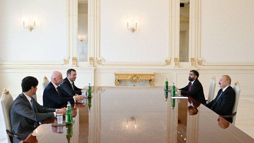 Azerbaycan Cumhurbaşkanı Aliyev, FIFA Başkanı Infantino'yu kabul etti haber görseli