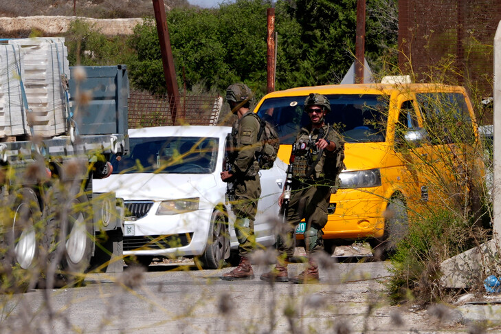 Mbylljet ushtarake izraelite izolojnë Ramallahun  palestinezët mbeten të bllokuar me orë të tëra