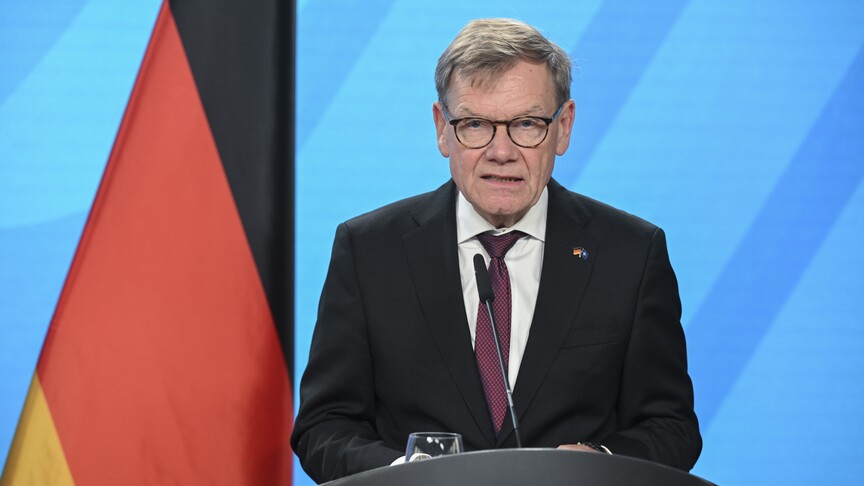 Germany urges Putin to show willingness to negotiate for peace with Ukraine; Wadephul says Putin must "prove whether there is a willingness for peace"