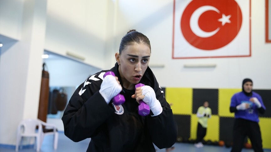 Sakatlıklara rağmen pes etmeyen milli boksör Filiz'in gözü Avrupa şampiyonluğunda haber görseli