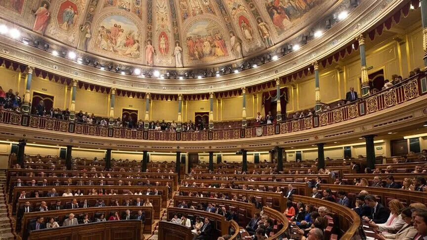Senati spanjoll refuzon traktatin e miqësisë me Francën  ndërsa Macron viziton Madridin