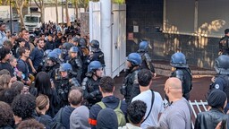 Fransa'da eğitim koşullarının iyileşmesini talep eden liselilerin düzenlediği eylemlerde 10 kişi yaralandı