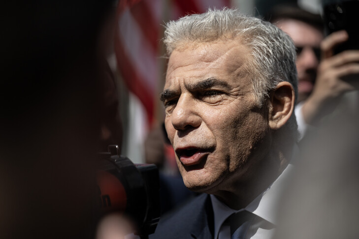 Lideri i opozitës izraelite  Lapid akuzon qeverinë se po luan  politikë të lirë  pas incidentit të  Flydubai 