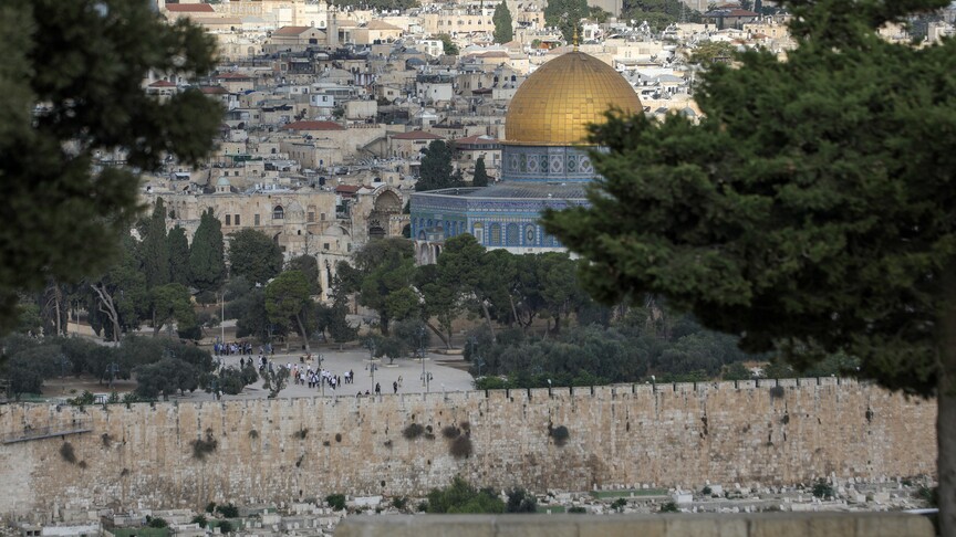 Hundreds of Israeli occupiers repeat Al-Aqsa incursions with rituals