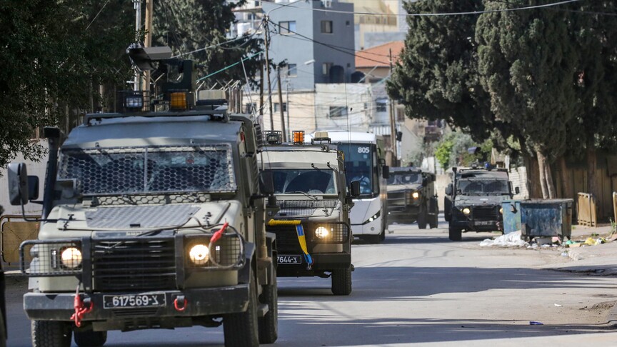 Hundreds enter Joseph's Tomb near Nablus under Israeli military protection
