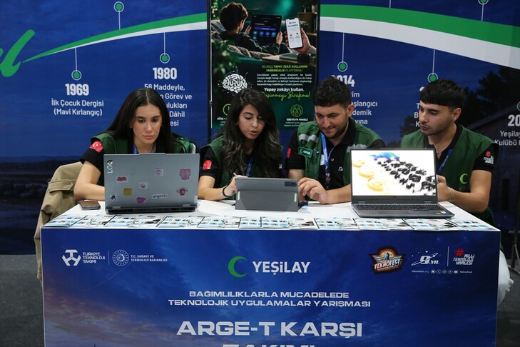 Üniversiteli öğrencilerden çocukların yapay zeka kullanımına "DüşünAI" çözümü
