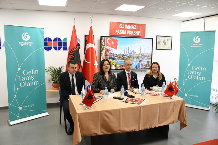 Shqipëri  Instituti  Yunus Emre  vazhdon mbështetjen për shkollat për mësimin e turqishtes