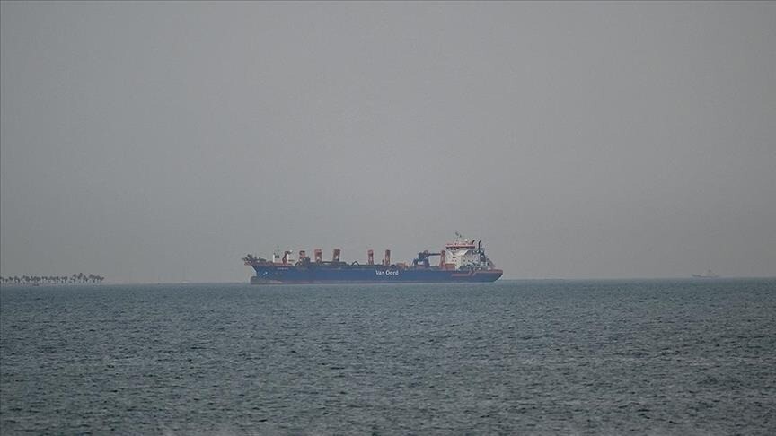 İngiltere Deniz Ticaret Operasyonları: Hürmüz Boğazı'nda bir petrol tankeri vuruldu haber görseli