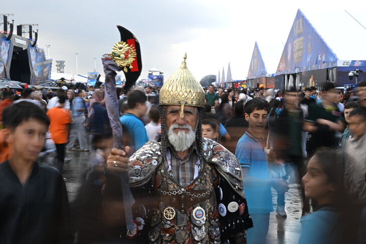 Hasan dede, temsili savaşçı kıyafetiyle TEKNOFEST'te ilgi odağı oldu