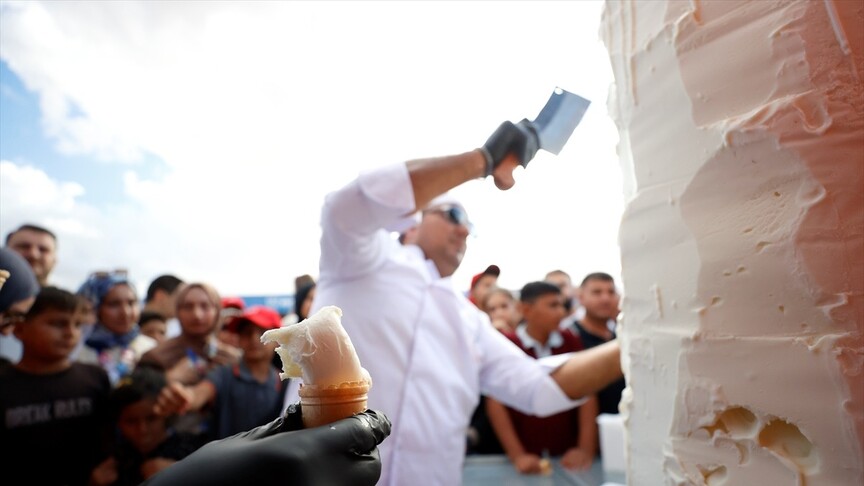 TEKNOFEST Güneydoğu'da 100 kilogram Kahramanmaraş dondurması dağıtıldı