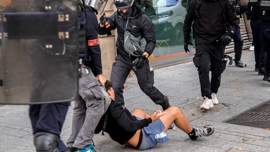 Fransa'da kolluk kuvvetleri, lise eylemleri kapsamında 5 binden fazla kişi hakkında işlem yaptı