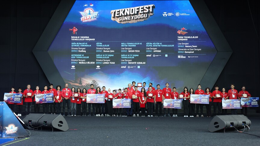 Photo: Anadolu Ajansı TEKNOFEST Güneydoğu'da Türkiye birincisi olan gençler projeleriyle geleceğe hazırlanıyor