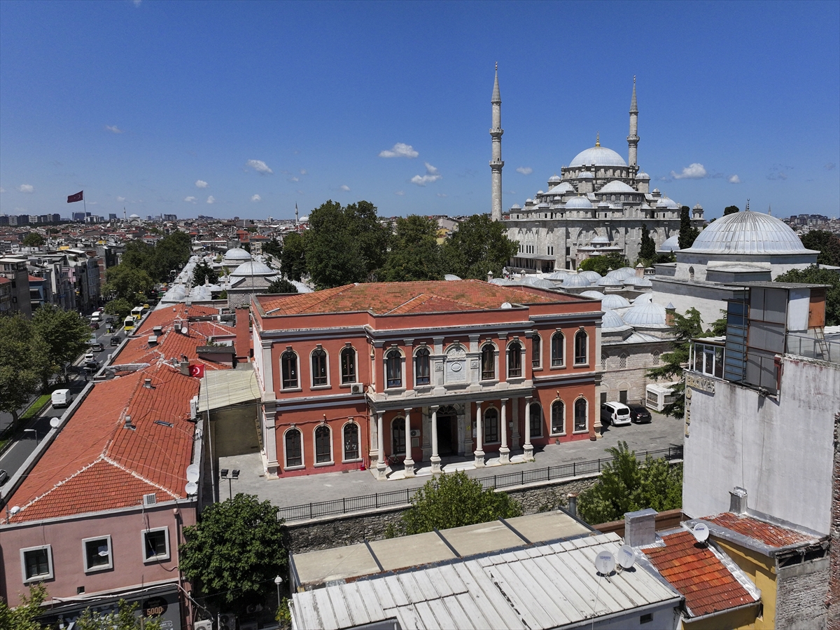 1869'dan bugüne ayakta kalan "Taş Mektep": Fatih İmam Hatip Ortaokulu 1 1869'dan bugüne ayakta kalan "Taş Mektep": Fatih İmam Hatip Ortaokulu
