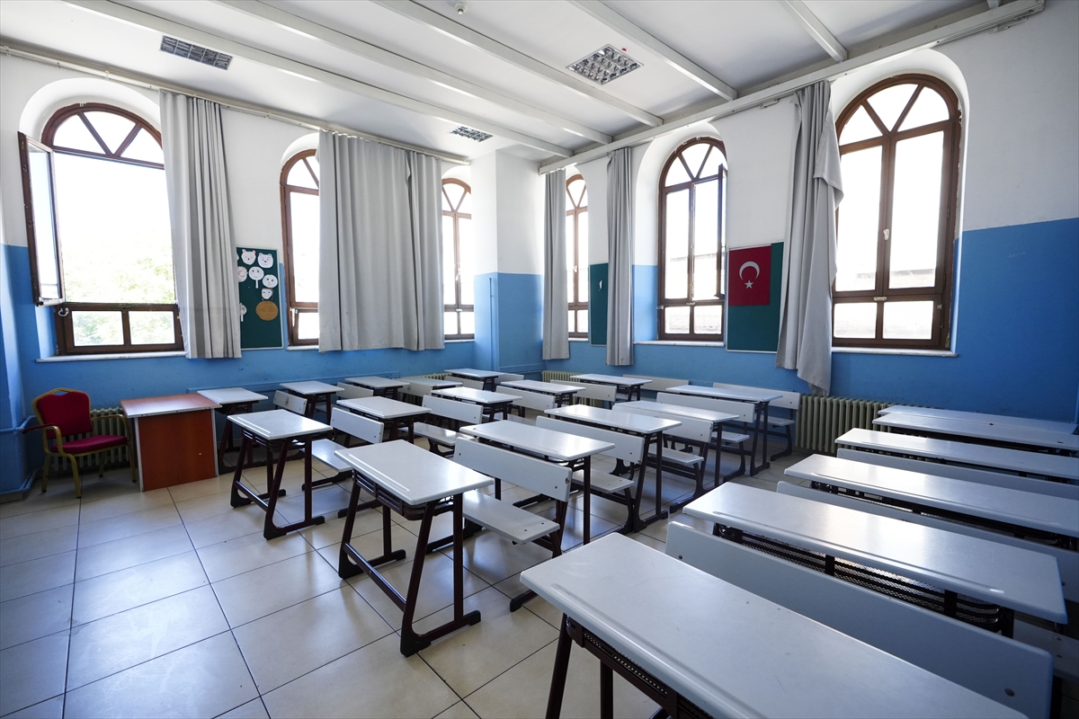1869'dan bugüne ayakta kalan "Taş Mektep": Fatih İmam Hatip Ortaokulu 4 1869'dan bugüne ayakta kalan "Taş Mektep": Fatih İmam Hatip Ortaokulu