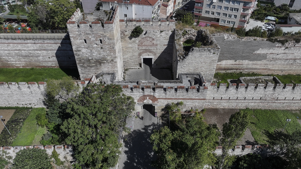 İstanbul'un medeniyetlerin izini taşıyan kadim kapıları 4 İstanbul'un medeniyetlerin izini taşıyan kadim kapıları