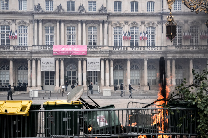 Protestat e nxënësve vazhdojnë në të gjithë Francën  mbyllen deri në 500 shkolla të mesme