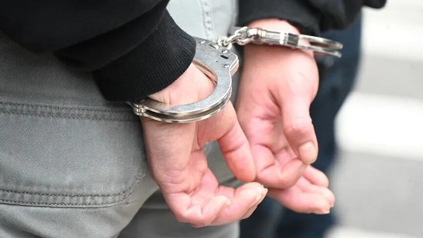 Policia britanike arreston një 22 vjeçar në kuadër të hetimit në vazhdim për terrorizëm