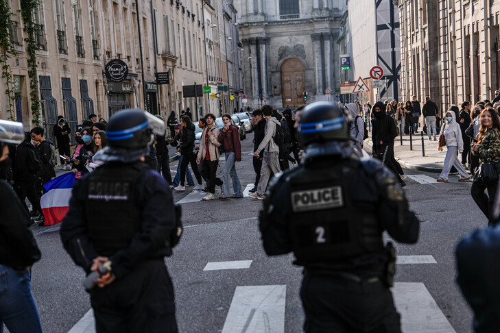 Amnesty International thirrje Francës të ndalojë përgjigjen  disproporcionale  ndaj protestave të nxënësve