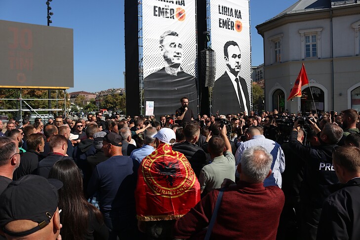 Prishtinë  qytetarët vazhdojnë protestën duke kërkuar miratimin e plotë të Projektligjit për Gjykatën Speciale