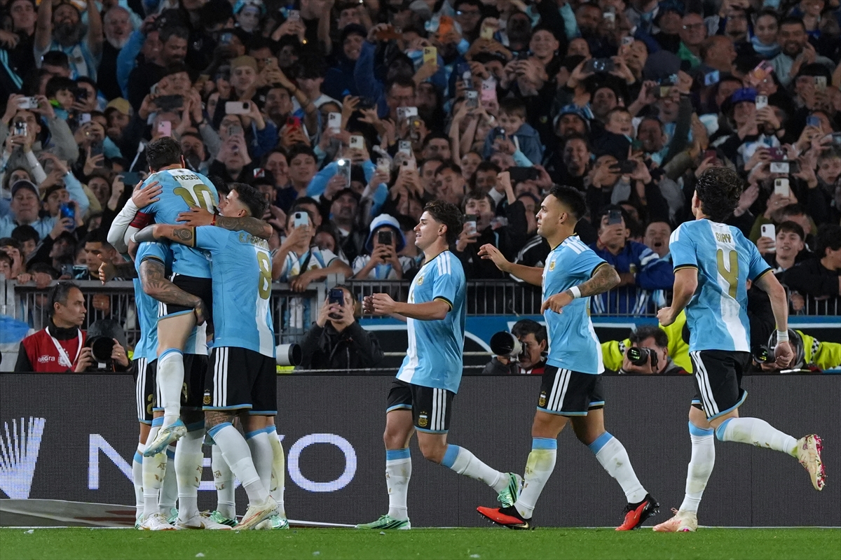 Arjantinli yıldız futbolcu Messi, milli takım kariyerini noktaladı 1 Arjantinli yıldız futbolcu Messi, milli takım kariyerini noktaladı