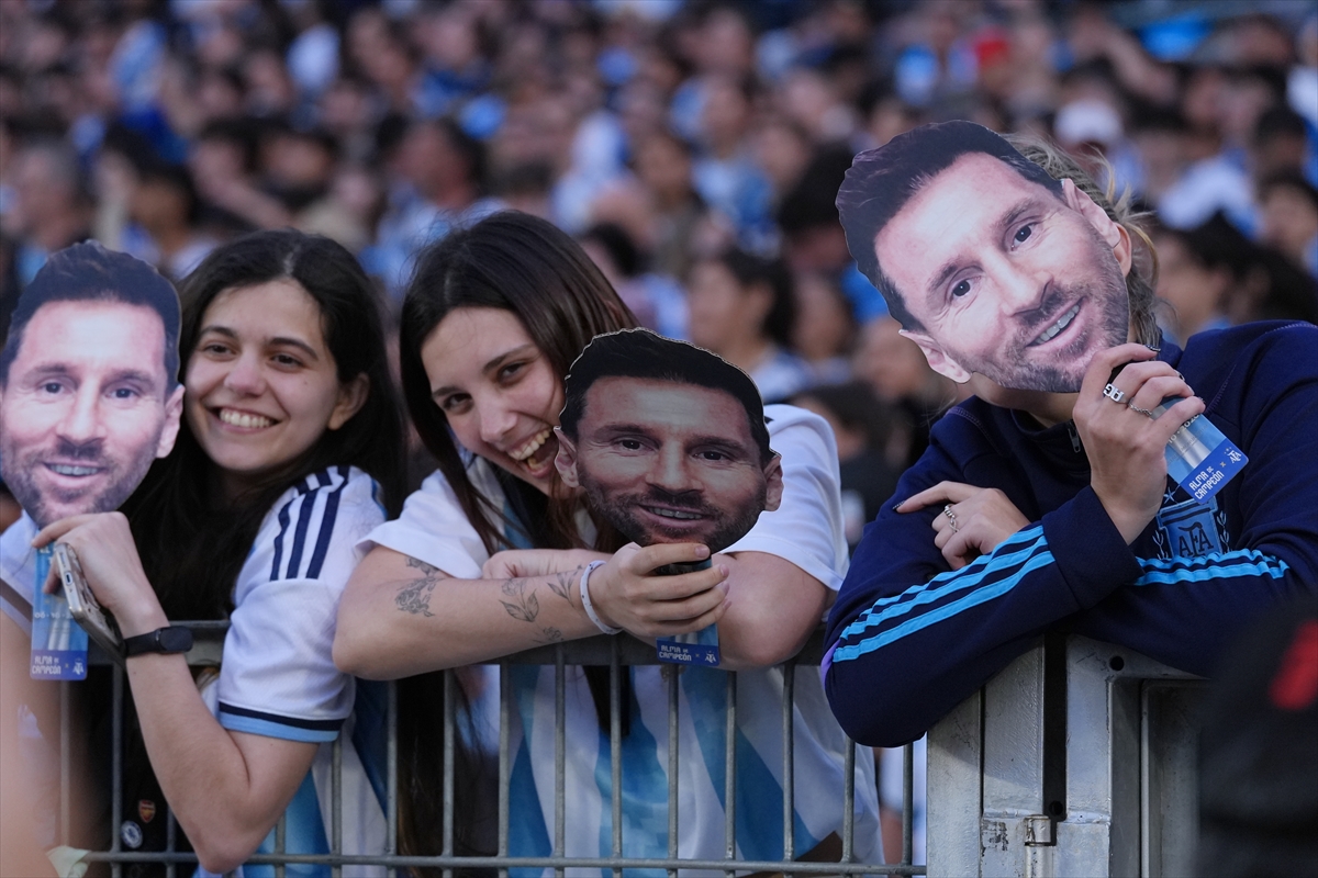 Arjantinli yıldız futbolcu Messi, milli takım kariyerini noktaladı 2 Arjantinli yıldız futbolcu Messi, milli takım kariyerini noktaladı
