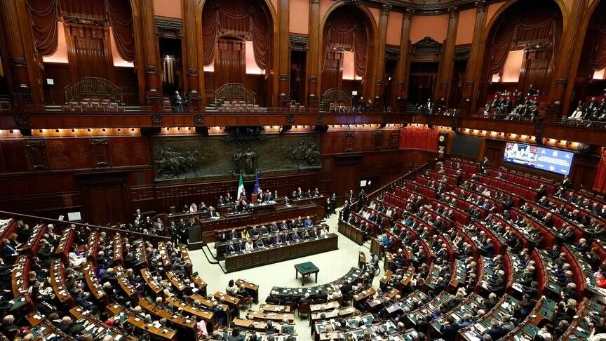 Dhoma e Ulët e parlamentit italian miraton votat e besimit për reformën zgjedhore  para votimit përfundimtar