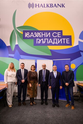 Halkbank me donacion prej 30 mijë eurosh rinovon sallën e leximit në Fakultetin Ekonomik në Shkup