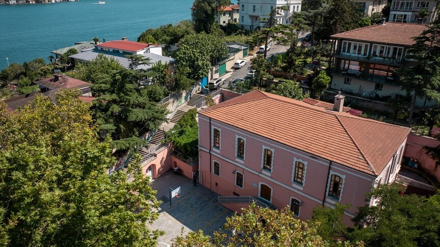 Emirgan İlkokulu 156 yıllık binasında eğitimi sürdürüyor