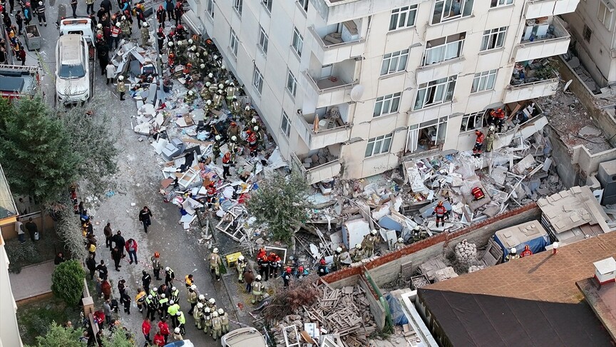 Maltepe'de 7 katlı binada kısmi çökme meydana geldi